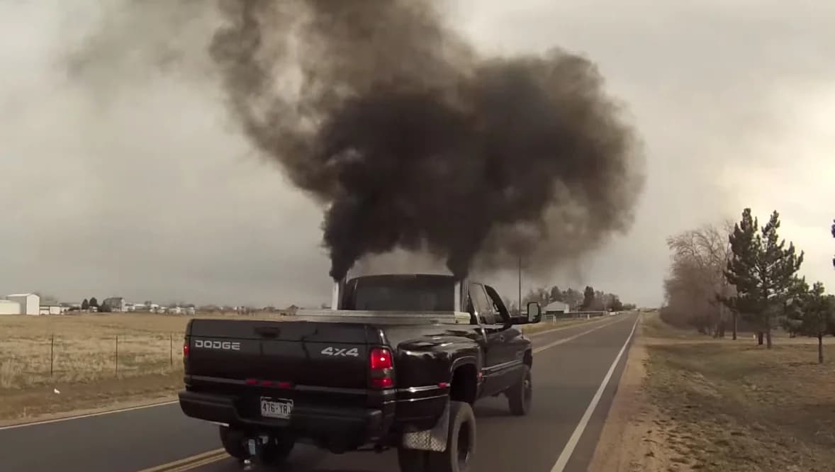 Diesel truck exhaust system with DPF regeneration